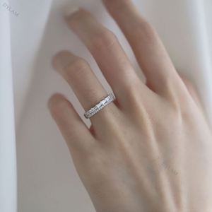 Anillo de Compromiso Dylam con Diamantes para Ella, Anillo de Boda Hecho a Mano en Plata con Iniciales Personalizadas para Parejas - Product Image 2