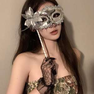 Masque de fête de mascarade pour femmes vénitiennes sur bâton demi-visage fleur masque pour les yeux tenu dans la main bal de danse pour Halloween noël - Product Image 5