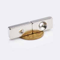 Aimants rectangulaires avec trous de vis 30x10x4mm Double face Fraisée Grade N42 N52 N35 Aimant bloc néodyme 60x10x5mm