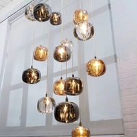 Lustre design créatif de luxe moderne à tête unique ovale et lampes suspendues en verre pour escaliers