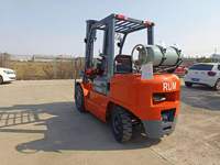 Chariot élévateur à fourche GPL RUM FG30L Mini, mât à 3 sections, hauteur de levage 4500 mm, longueur de fourche 1220 mm, capacité 3000 kg, conformité Euro5/EPA