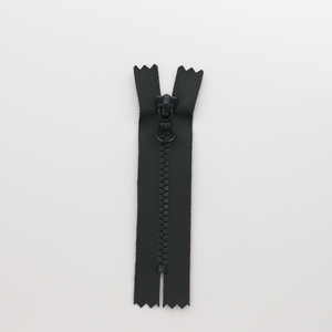 YKK cerniera all'ingrosso in resina rossa con cerniera a catena lunga cerniera in plastica personalizzata - Product Image 2