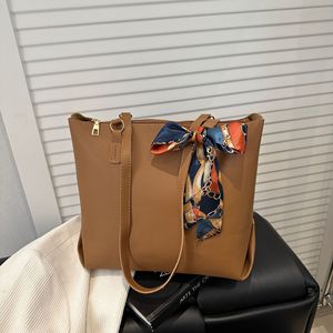 ผู้ผลิตขายส่งกระเป๋าถือแฟชั่นใหม่ปี 2025 กระเป๋าสะพายไหล่สไตล์เรโทรสำหรับผู้หญิง - Product Image 1