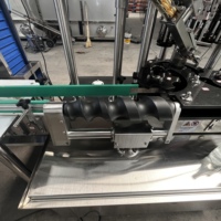 Machine de remplissage et de bouchage automatique d'alcool de type industriel 5000-6000 BPH, machine de scellage à vis pour vin