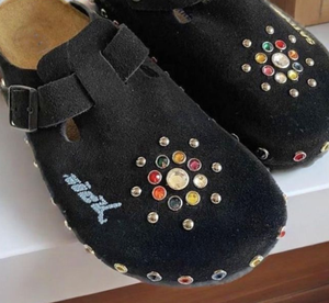 Sandali in camoscio personalizzati da uomo, zoccoli e sabot personalizzati con logo ricamato, suola in sughero, scarpe da casa con supporto plantare - Product Image 4