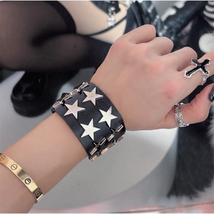 กำไลข้อมือหนัง PU สไตล์พังก์กอธิคแบบปรับแต่งได้  กำไลหนังรูปดาวห้าแฉกสไตล์ร็อคสุดเท่ - Product Image 2