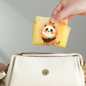 <span class=keywords><strong>Bavaglini</strong></span> per Bambini con Stampe Animali, Resistenti e Impermeabili <span class=keywords><strong>in</strong></span> <span class=keywords><strong>Silicone</strong></span>, Senza BPA, Morbidi <span class=keywords><strong>Bavaglini</strong></span> <span class=keywords><strong>in</strong></span> <span class=keywords><strong>Silicone</strong></span> con Raccoglitore di Cibo - Product Image 5