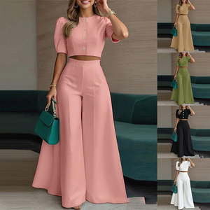 Ensemble <span class=keywords><strong>pantalon</strong></span> deux pièces imprimé pour <span class=keywords><strong>femme</strong></span>, prêt à expédier, avec crop top à manches courtes et <span class=keywords><strong>pantalon</strong></span> taille haute à jambes larges, élégant pour le quotidien, vente en gros - Product Image 2