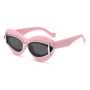 Lunettes de soleil tendance personnalisées de haute qualité Pc Uv400 Lunettes de soleil classiques pour femmes et hommes - Product Image 4