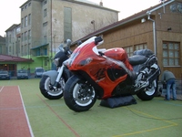 Modèle de moto gonflable publicitaire professionnel pour la décoration de centres commerciaux, fourni par l'usine pour la promotion