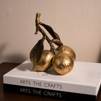 Statue décorative citron doré en résine, figurine de citron, sculpture de branche d'agrumes, accessoire de décoration moderne pour table basse, vente en gros