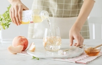 Teh Sehat Yiguo Minuman Teh Aroma Segar 500 Mililiter Botol Campuran Multi-rasa Rasa Buah Bersertifikat ISO Teh Herbal Instan