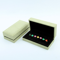 Vente en gros de boîte à bijoux personnalisée en daim vert boîte d'emballage en diamant boîte à bijoux bracelet logo personnalisé haut de gamme