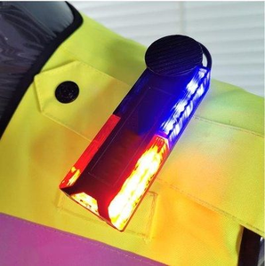 Luce di Segnalazione LED Rossa e Blu Lampeggiante, Lampada da Spalla per Traffico, Luce da Spalla Lampeggiante per Pattugliamento Notturno, Corsa e Ciclismo - Product Image 6