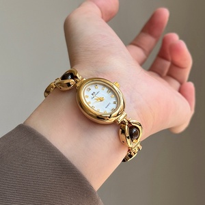 Montre pour femme vintage antique, boîtier en alliage, ovale, pierres précieuses colorées, arc-en-ciel, luxe léger, montre à quartz lumineuse tendance - Product Image 4