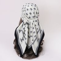 Écharpe carrée en soie twill de luxe de 90x90 cm, à motifs de lettres inspirés des designers, très vendue pour les mariages