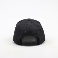 Casquette Snapback Ajustable à Visière Plate Perforée pour Sports de Plein Air Imperméable en Jersey – Design Urbain Élégant