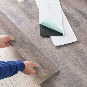 Plancher de sol en plastique <span class=keywords><strong>vinyle</strong></span> pvc auto-adhésif, carreaux de pelage et de collage pour plancher planche de plancher en <span class=keywords><strong>vinyle</strong></span> pvc bon marché - Product Image 4