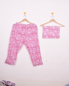 Ensembles de pyjama en coton très demandés, style vintage, satiné, longueur genou, boutonnés, imprimés à la main, écologiques, pour l'été et le printemps - Product Image 4