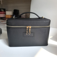 Nouvelle conception d'organisateur de beauté pour femmes, porte-maquillage en cuir PU Saffiano, rangement pour soins de la peau, étuis cosmétiques avec séparateurs amovibles