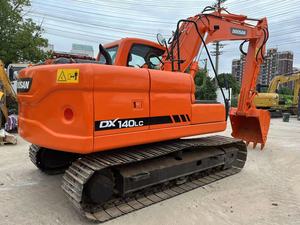 Excavatrice sur chenilles Doosan DX140LC orange, équipement de construction robuste - Product Image 2