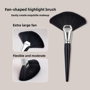 <b>Fan</b> Highlighter Makeup Brush Wooden Handle Synthetic Bristles Face Highlight Contour Beauty Brush - Product Image 4