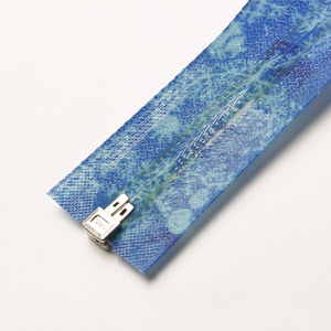 SBS # Fermeture éclair en nylon à 7 dents transparentes à glissière inversée avec ruban adhésif en PU bleu clair motif algues pour vêtements de villégiature et mode plage - Product Image 3