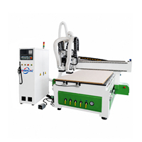 Precios de Fábrica Jinan Mosencnc: Router CNC 1325 con Alimentación Automática ATC, Refrigeración por Aire de 9Kw, Sistema de Control Syntec/LNC, con Aspiradora de 3 Kw