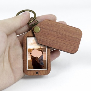 Portachiavi in legno personalizzabile con Logo in legno chiave popolare con cornice dipinta per regalo per la festa della mamma - Product Image 1