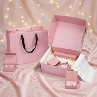 Boîtes d'expédition pour bijoux en papier ondulé rose avec laminage brillant et mat, matériaux recyclés pour l'emballage de bijoux cadeaux