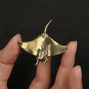 Arredamento artigianale in ottone Devil Ray Stingray Figurine, antico Vintage Marine Life decoro per il tè domestico domestico, accessorio unico da scrivania - Product Image 6
