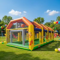 Grande aire de jeux gonflable ouverte avec filet de protection, espace de jeu pour enfants, idéal pour événements commerciaux intérieurs et extérieurs, location pour fêtes