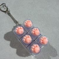 Porte-clés testeur d'interrupteur lumineux en silicone en forme de patte de chat, pendentif anti-stress silencieux pour les doigts, jouet créatif anti-stress, vente en gros personnalisée