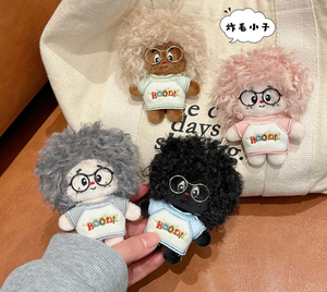 Al por mayor: Colgante de peluche de muñeca afro mini de moda con pelo rizado, bonito amuleto para bolso, llavero, adorno DIY para bolso, regalo de cumpleaños para amigos - Product Image 1