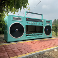 Camionnette alimentaire rétro créative style boombox, kiosque mobile radio cassette vintage en acier inoxydable