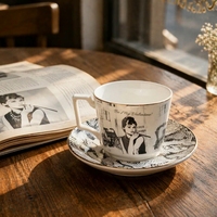 Tasse et soucoupe en céramique « Be My Valentine » – Motif esquisse noir et gris, bord doré – Style vintage – Vente en gros – Décoration pour la maison, le bureau, la cuisine, le café, le bar, la table – Idée cadeau