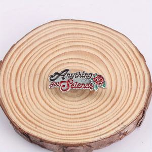 'Alles Voor Selena' Trendy Emaille Pin Van Rozenlegering, Retro Rooselement, Gepersonaliseerde Sieraden, Creatieve Broche Met Rozen - Product Image 1