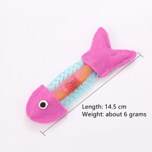 Juguete de gato de hierba gatera en forma de pez de dibujos animados, Bola de felpa giratoria autoentretenida para aliviar el aburrimiento diario para mascotas - Product Image 5