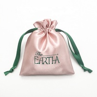 Pochette en soie rose imprimée personnalisée en gros sac cadeau de luxe en satin pour bijoux avec ruban emballage textile