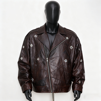 Maßgefertigte Neue Kollektion Bestickte Strass-Herren-Luxus-Kunstleder-Bomberjacke Meteorit-Textur Gesteppte Motorradjacke