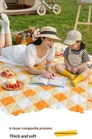 Couverture de pique-nique OEM 3 couches imperméable pliable matelassée pour la plage et le camping, design moderne, vente en gros pour usage extérieur