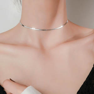 SC Office Lady Sexy Costumes Chaîne Dainty En Acier Inoxydable Collier Ras Du Cou 18K Plaqué Or Plat Serpent Os Câble Chaîne Collier 2023 - Product Image 1