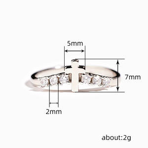 Anillo de Diamantes de Oro Blanco para Mujer Q538 con Diseño de Cruz para Ceremonias Religiosas, Corte Brillante Redondo Natural, Color G - Product Image 5