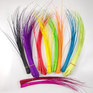 Plumes d'autruche bon marché de 40 à 50 cm, plumes d'autruche rayées, épines, plumes pour l'artisanat, le bricolage, la chapellerie, les fascinateurs de course, les couvre-chefs - Product Image 1