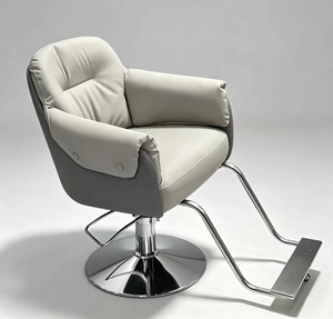 Fauteuil de Barbier en Cuir Crème, Hydraulique et Pivotant, avec Repose-Pieds – Mobilier de Salon de Coiffure Moderne - Product Image 1