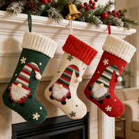Pantoufles de Noël décoratives en peluche Rudolph sans visage, douces, écologiques, imprimées numériquement, pour cadeaux de maison, sacs à bonbons suspendus au poêle