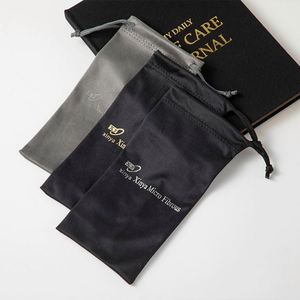 Pochette en microfibre douce pour lunettes, avec logo personnalisé en relief, pour la vente en gros - Product Image 1