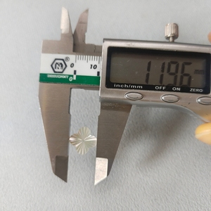 Nuevo Diseño 2026, Dije de Concha de Nácar Blanco con Trébol de Cuatro Hojas, Incrustaciones de Cuentas con Ondas Láser, Dije para Joyería DIY, Económico - Product Image 6