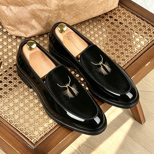 Mocassins brodés décontractés et légers pour hommes, grandes tailles, vente en gros d'usine - Product Image 3