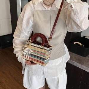 Bolsos Tote Pequeños de Diseño para Mujer, con Asa Única, Cierre de Cremallera y Correa de Hombro Cuadrada de Paja - Product Image 3